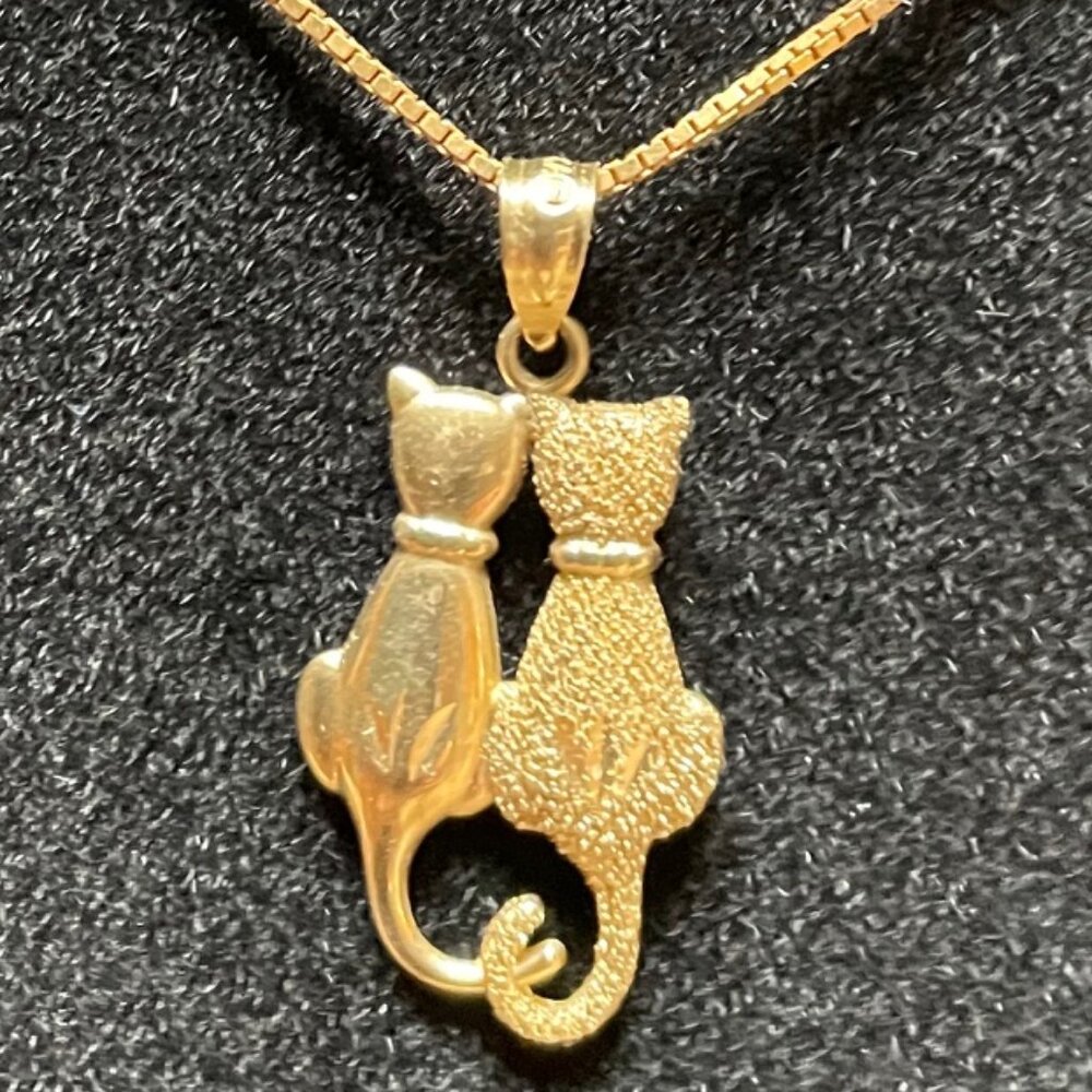 Twin gold cats necklace